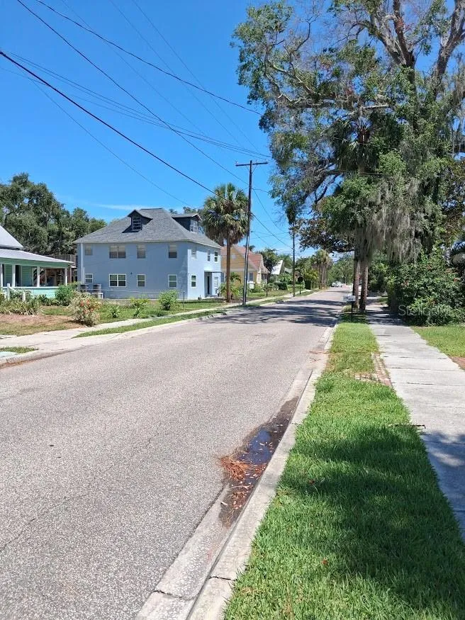BANANA STREET Tarpon Springs, FL 34689
