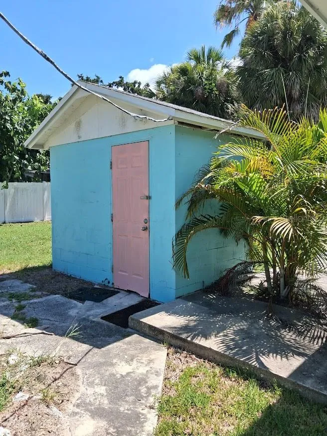 BANANA STREET Tarpon Springs, FL 34689