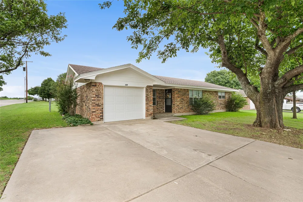 603 E 5th Street Muenster, TX 76252