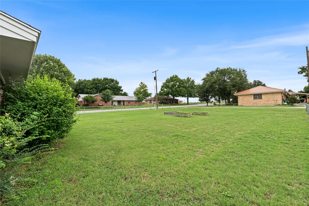 603 E 5th Street Muenster, TX 76252