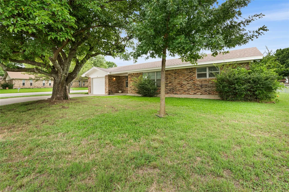 603 E 5th Street Muenster, TX 76252