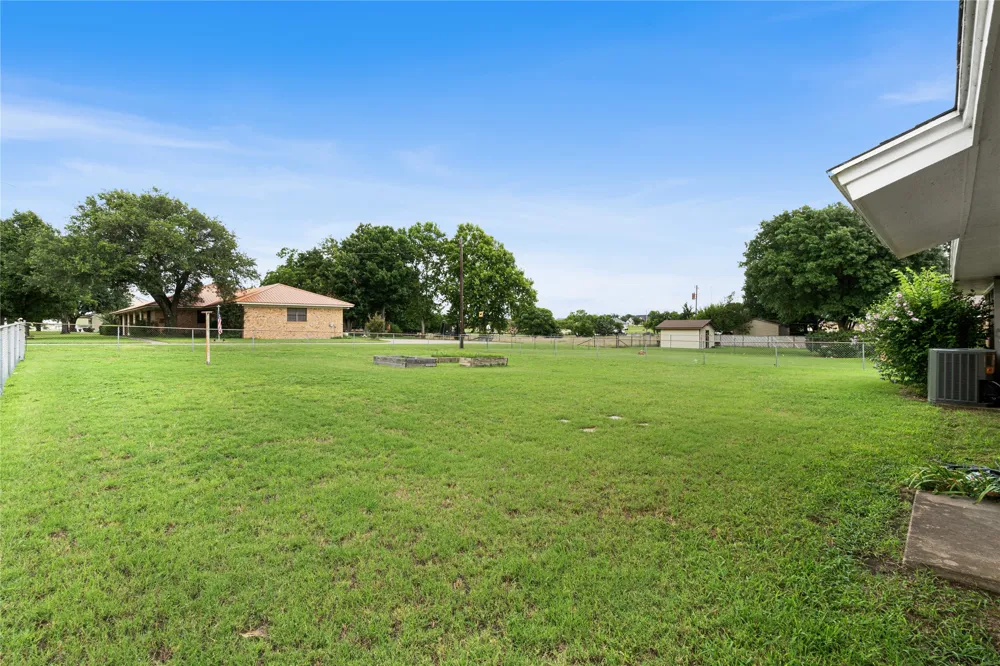 603 E 5th Street Muenster, TX 76252