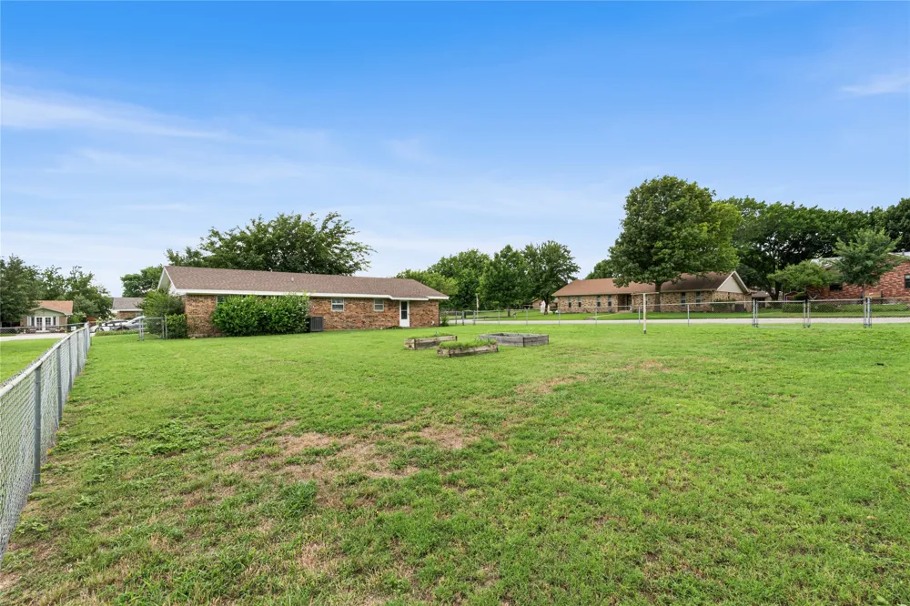 603 E 5th Street Muenster, TX 76252