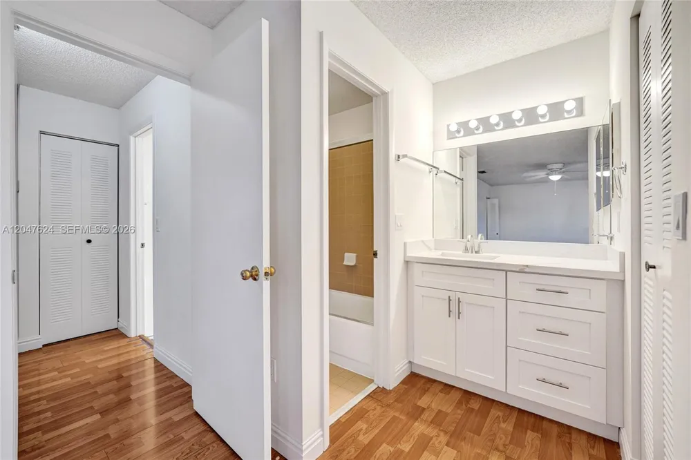 5028 SW 121st Ave Cooper City, FL 33330