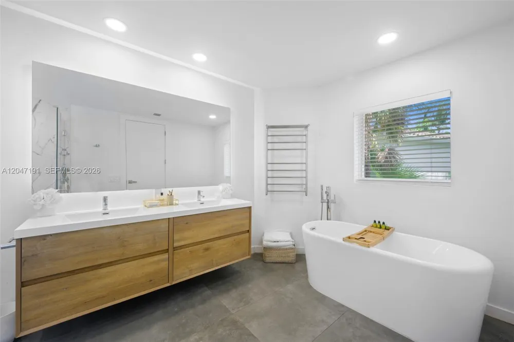 3030 NE 208th St Aventura, FL 33180