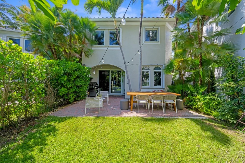 3030 NE 208th St Aventura, FL 33180