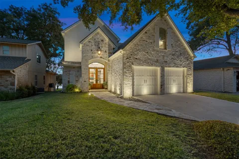 327 Meadowlakes Drive