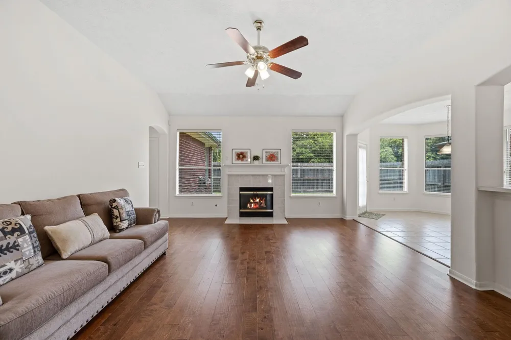 1914 Eastwood Lake Court Kingwood, TX 77339