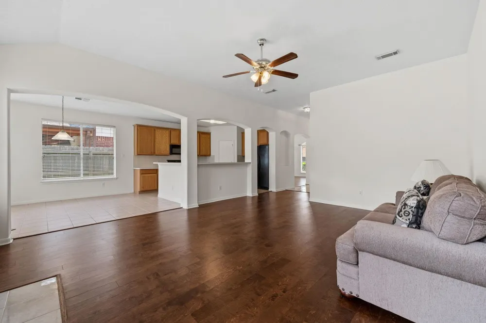 1914 Eastwood Lake Court Kingwood, TX 77339