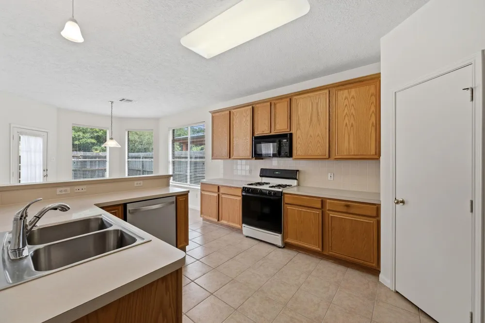 1914 Eastwood Lake Court Kingwood, TX 77339