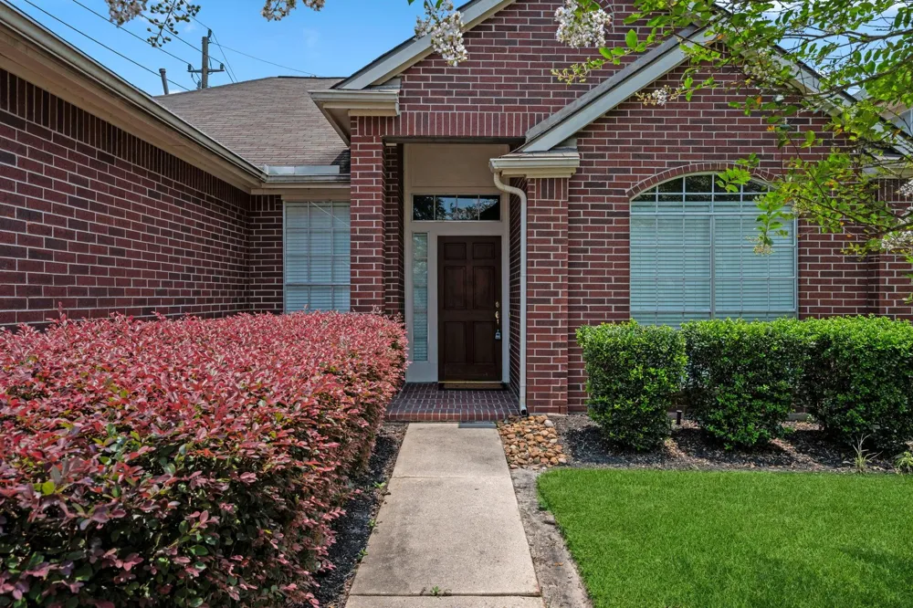 1914 Eastwood Lake Court Kingwood, TX 77339
