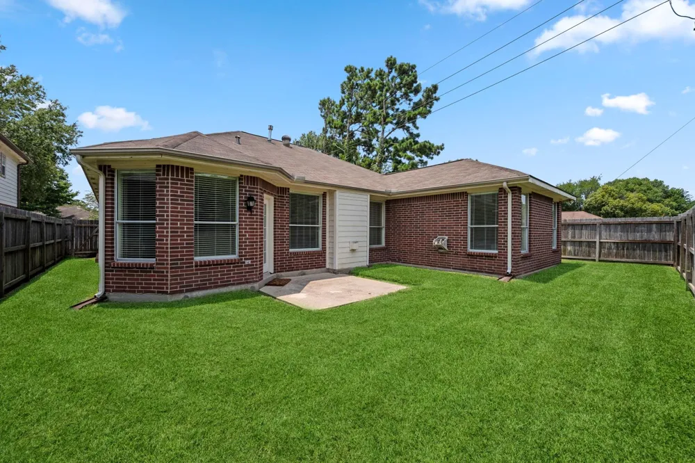 1914 Eastwood Lake Court Kingwood, TX 77339