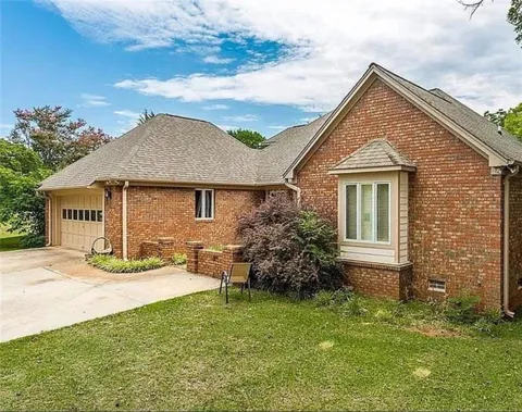 244 Woodridge Way