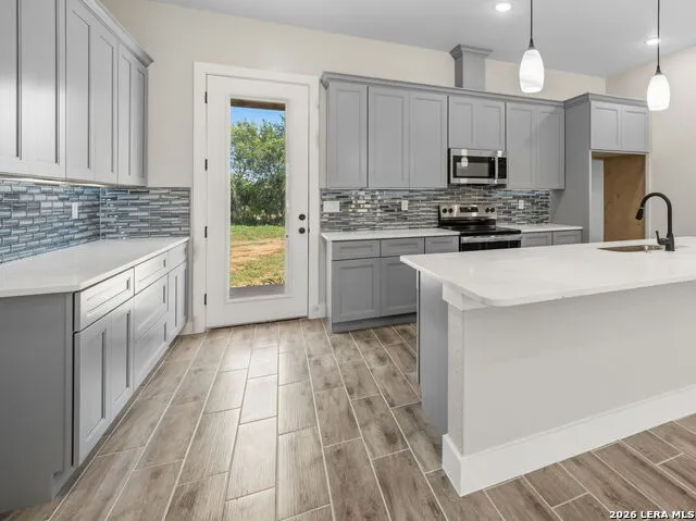 117 W SHORT MEADOW DR Lytle, TX 78052