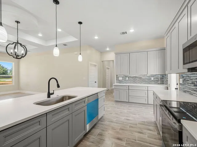 117 W SHORT MEADOW DR Lytle, TX 78052