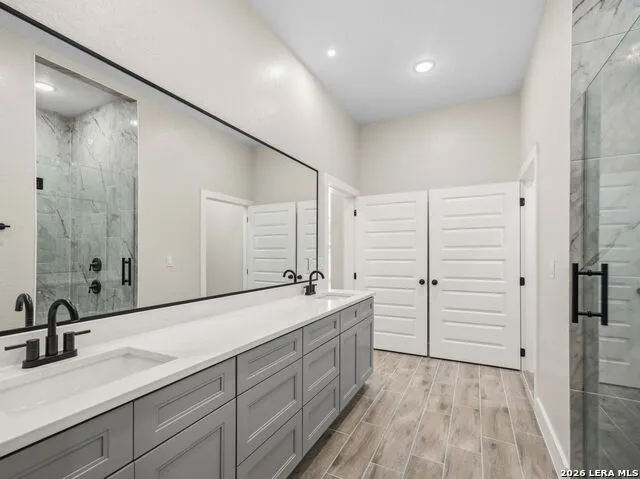 117 W SHORT MEADOW DR Lytle, TX 78052