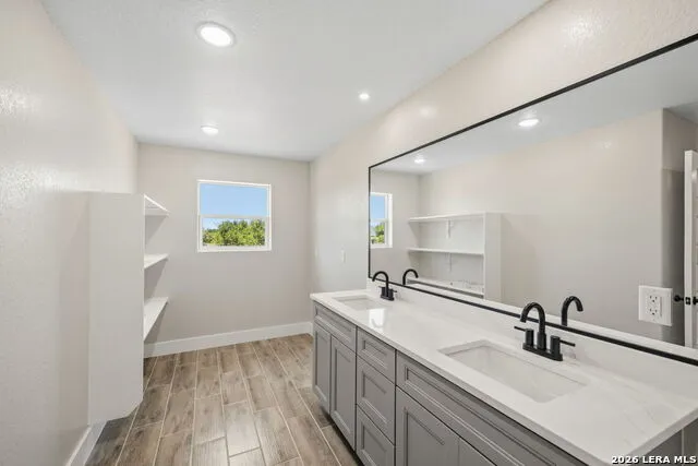 117 W SHORT MEADOW DR Lytle, TX 78052