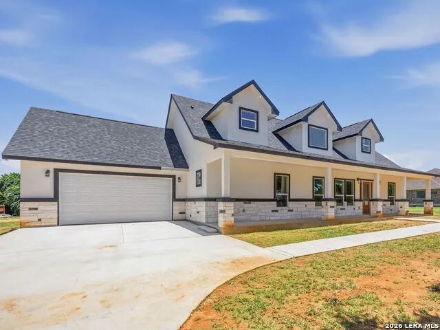 117 W SHORT MEADOW DR Lytle, TX 78052