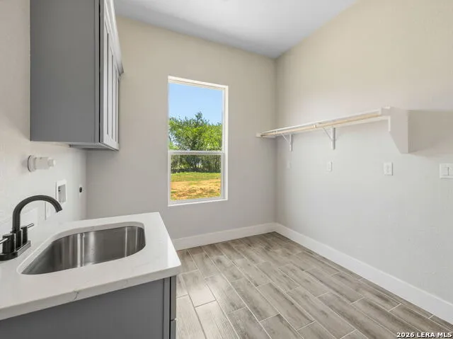 117 W SHORT MEADOW DR Lytle, TX 78052