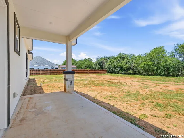 117 W SHORT MEADOW DR Lytle, TX 78052