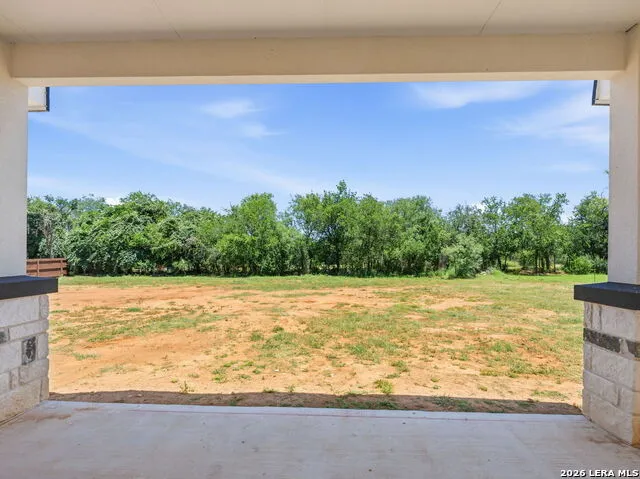 117 W SHORT MEADOW DR Lytle, TX 78052