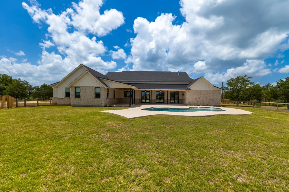 1215 Private Road 7039 Lexington, TX 78947