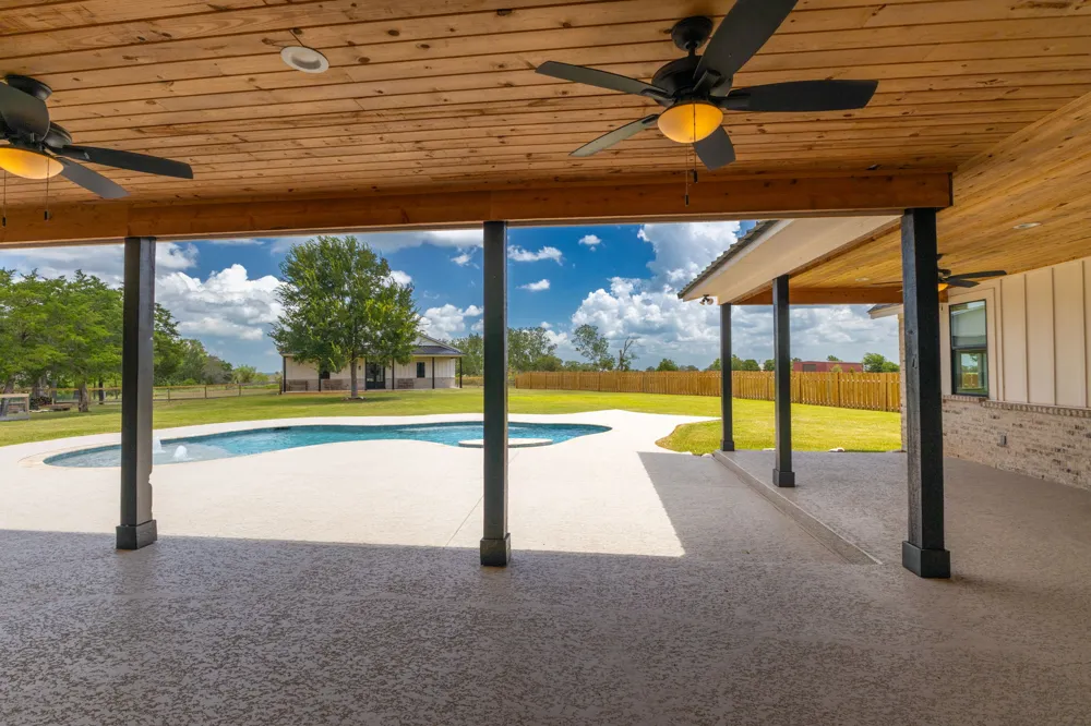 1215 Private Road 7039 Lexington, TX 78947