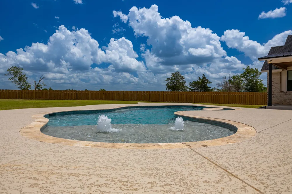 1215 Private Road 7039 Lexington, TX 78947