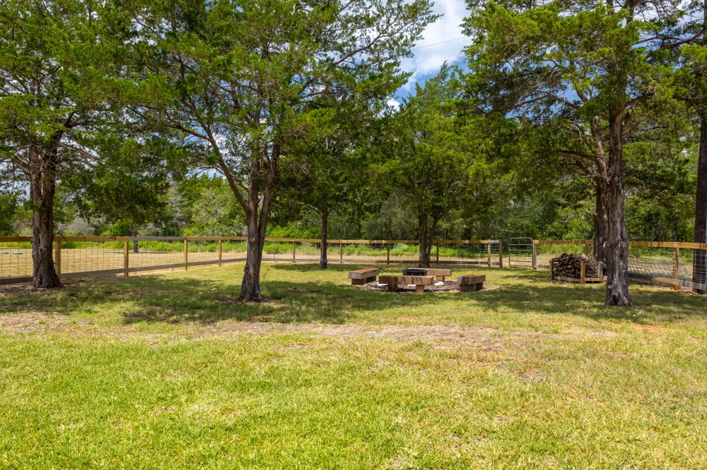 1215 Private Road 7039 Lexington, TX 78947