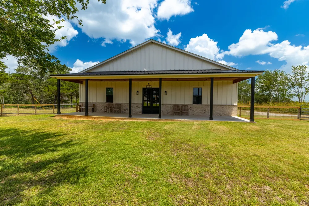 1215 Private Road 7039 Lexington, TX 78947