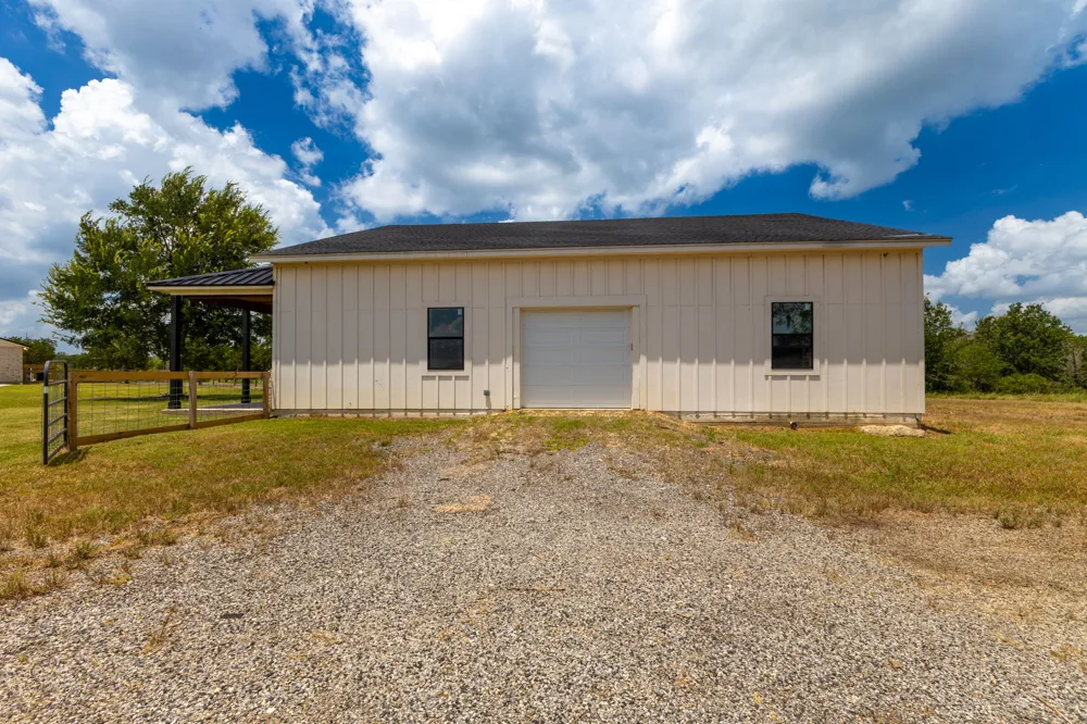 1215 Private Road 7039 Lexington, TX 78947