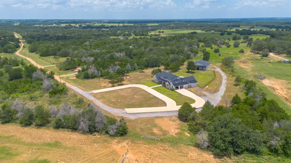 1215 Private Road 7039 Lexington, TX 78947