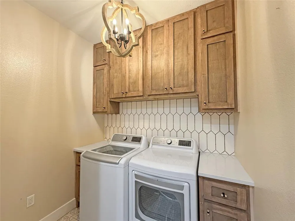 1215 Private Road 7039 Lexington, TX 78947