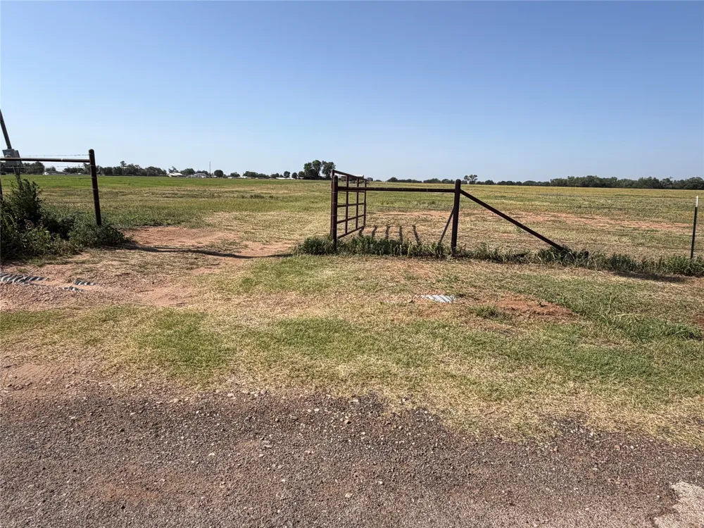 332 SW Railroad Ave Knox City, TX 79529