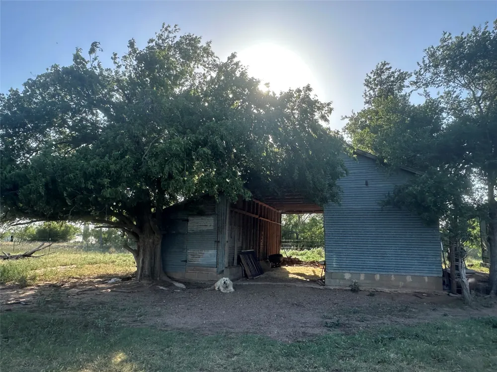 332 SW Railroad Ave Knox City, TX 79529