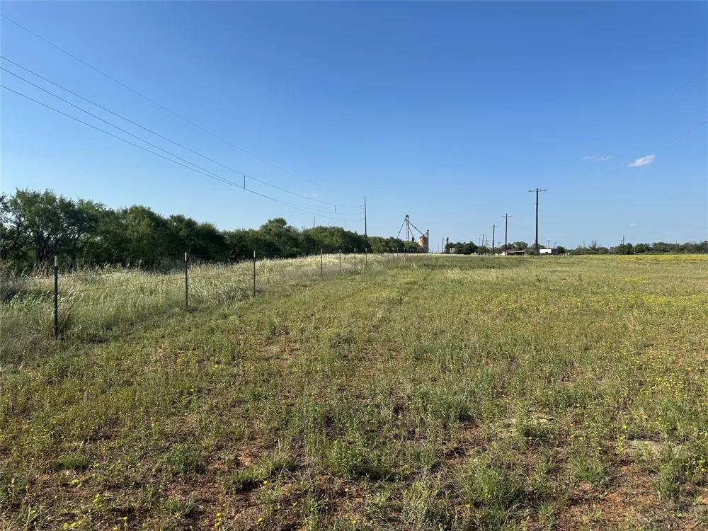 332 SW Railroad Ave Knox City, TX 79529
