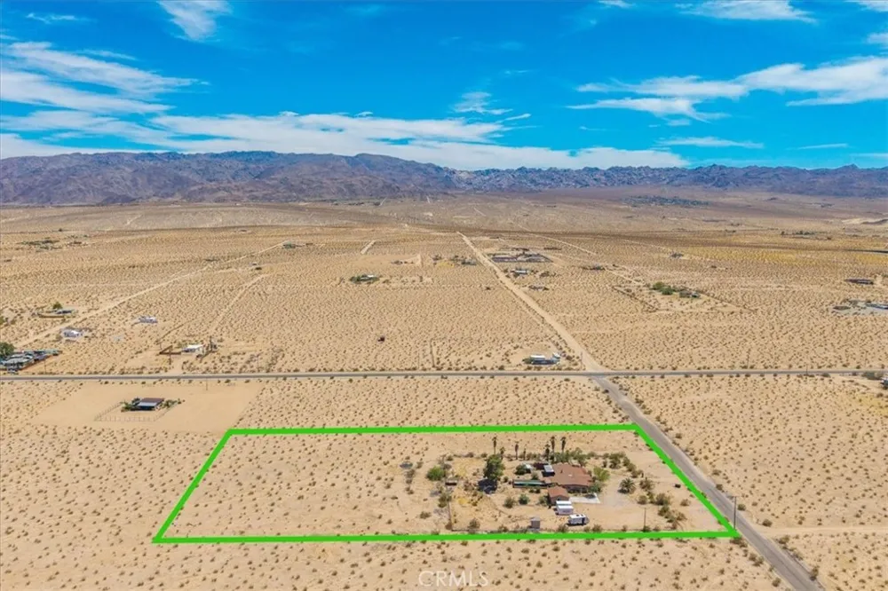 3633 Bluegrass 29 Palms, CA 92277
