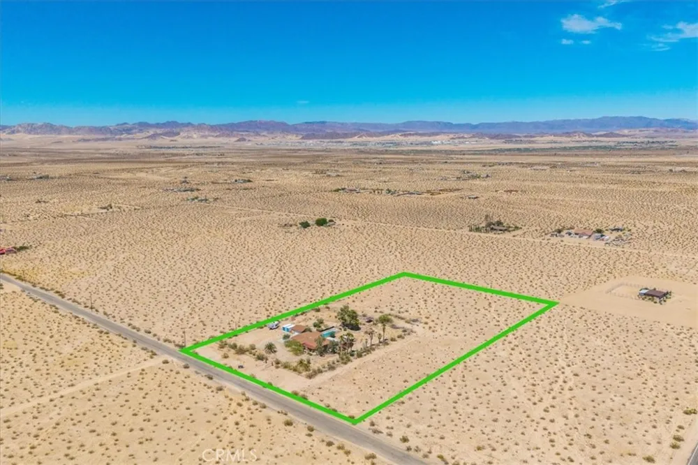 3633 Bluegrass 29 Palms, CA 92277