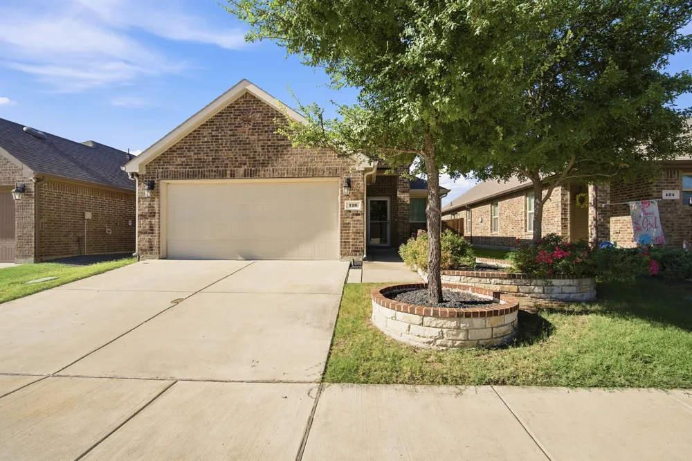 126 Redding Lane Red Oak, TX 75154