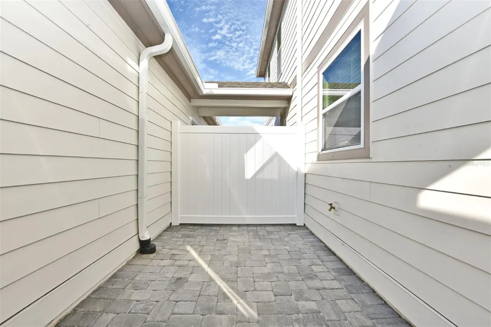 2948 VOYAGER AVENUE St Cloud, FL 34771
