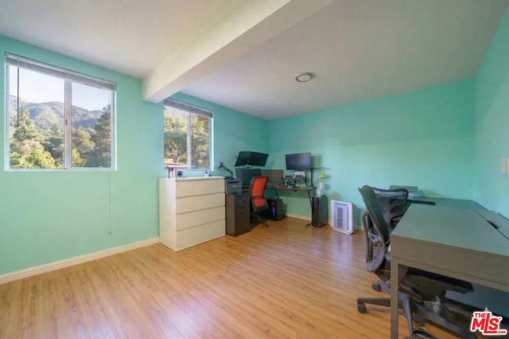 5532 Ocean View Boulevard La Canada Flintridge, CA 91011