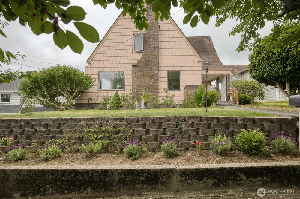 911 Thornton Street Aberdeen, WA 98520