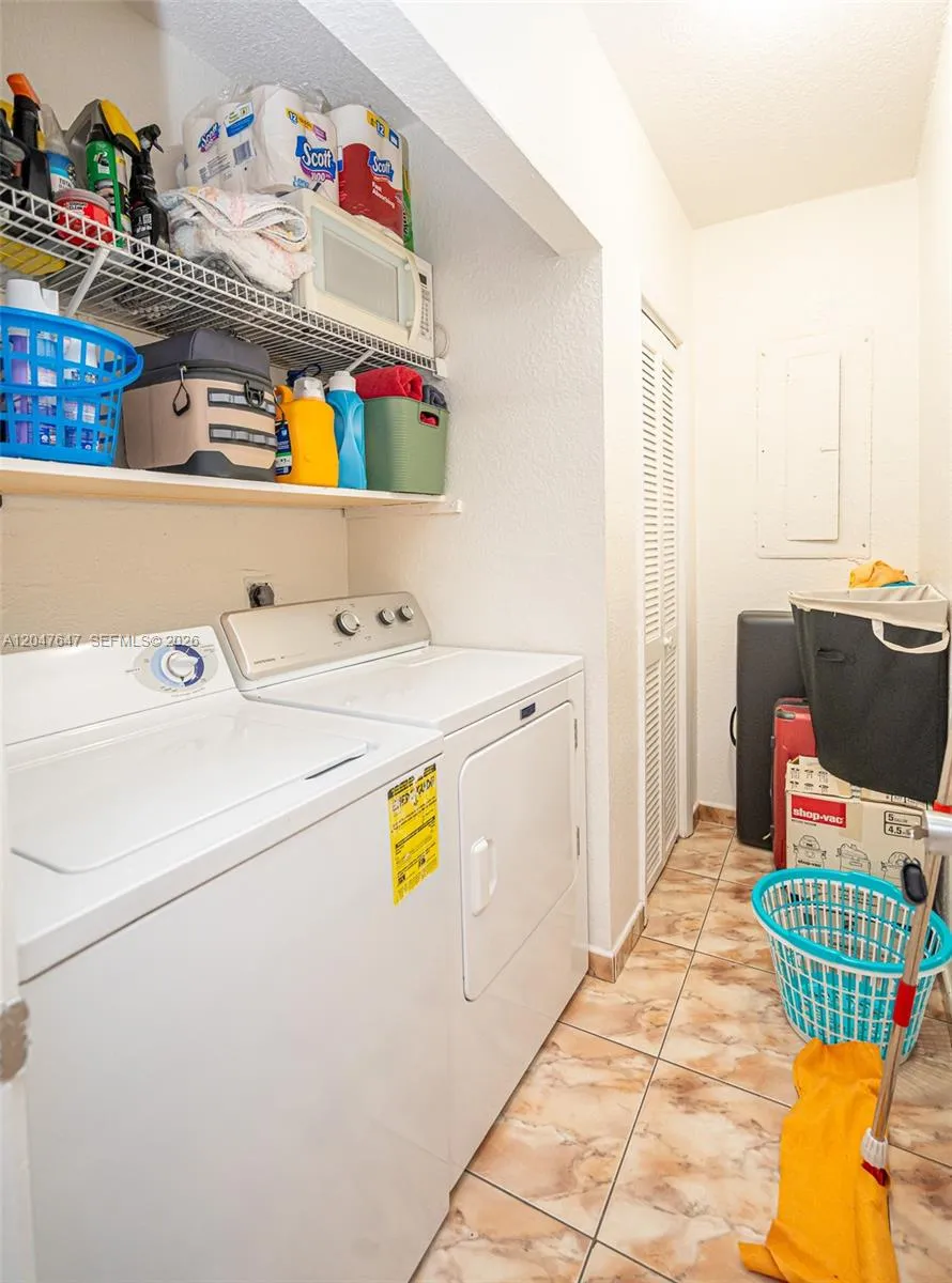 525 E 24th St Hialeah, FL 33013
