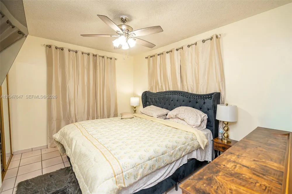 525 E 24th St Hialeah, FL 33013
