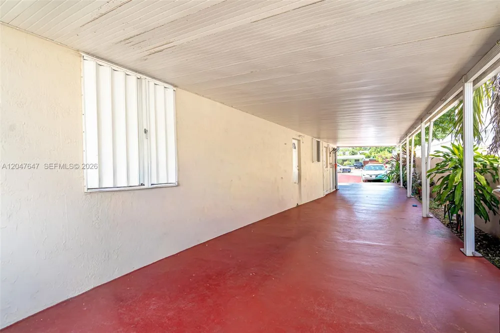 525 E 24th St Hialeah, FL 33013