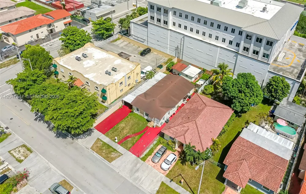 525 E 24th St Hialeah, FL 33013