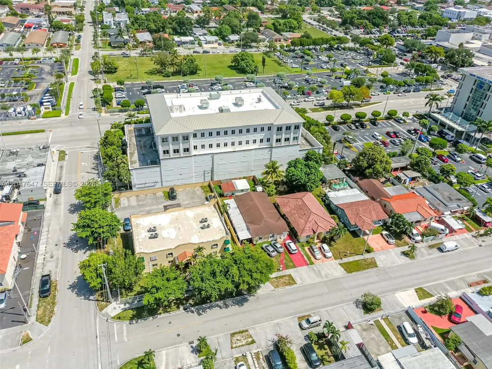 525 E 24th St Hialeah, FL 33013