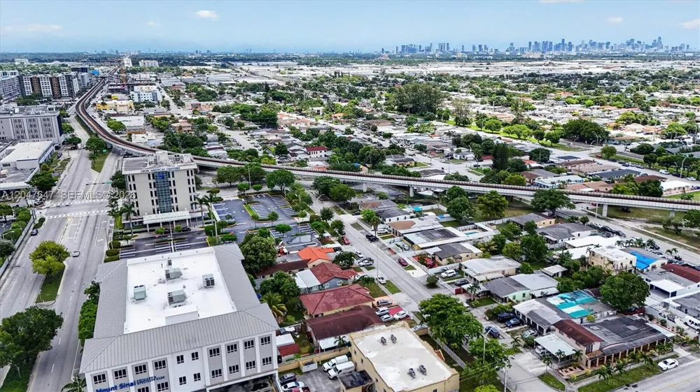 525 E 24th St Hialeah, FL 33013
