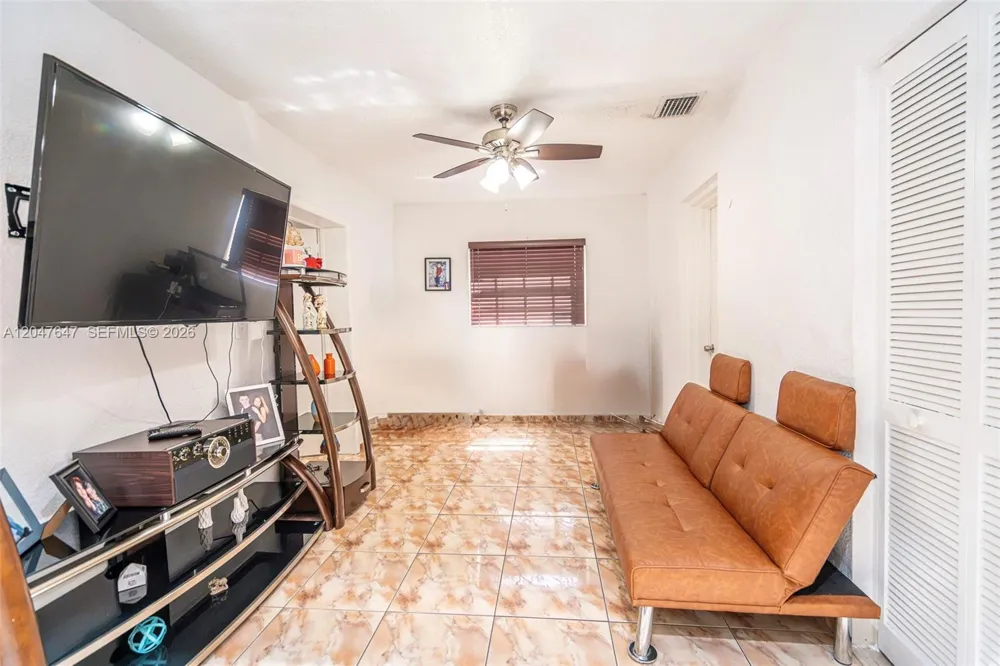 525 E 24th St Hialeah, FL 33013