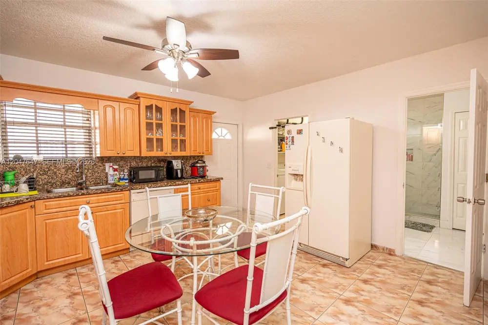 525 E 24th St Hialeah, FL 33013